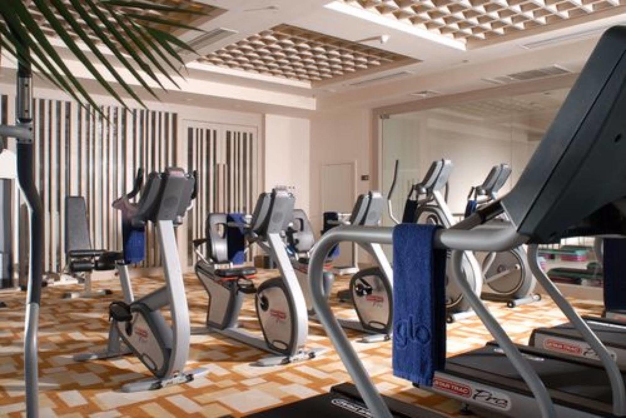 Hotel Nikko Tiencin Zewnętrze zdjęcie The gym at the hotel